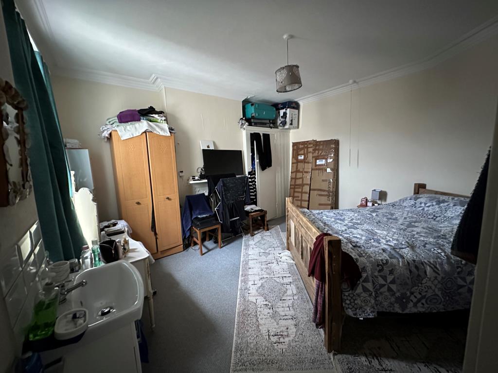 Lot: 140 - TWO-BEDROOM FLAT FOR INVESTMENT - Main bedroom with basin and built in storage